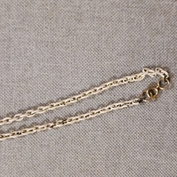 Women's Vintage Matching Necklace & Earring set. - Picture 4 of 4